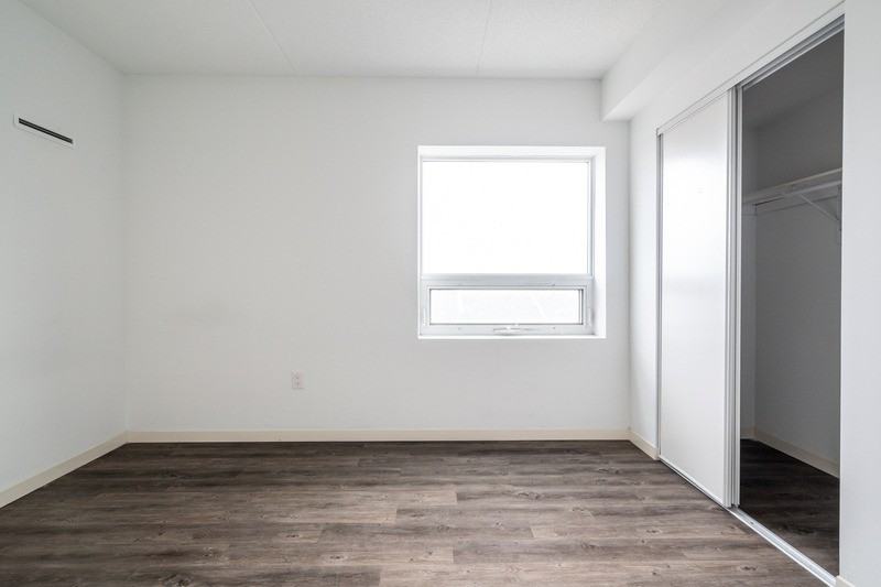 220 Cannon St E - Photo 6 of 18