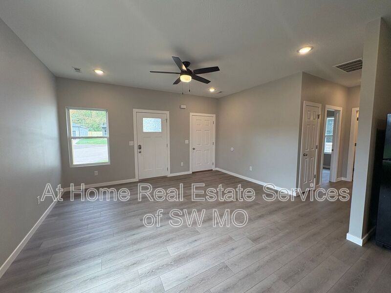 4930 W Minota St - Photo 2 of 10