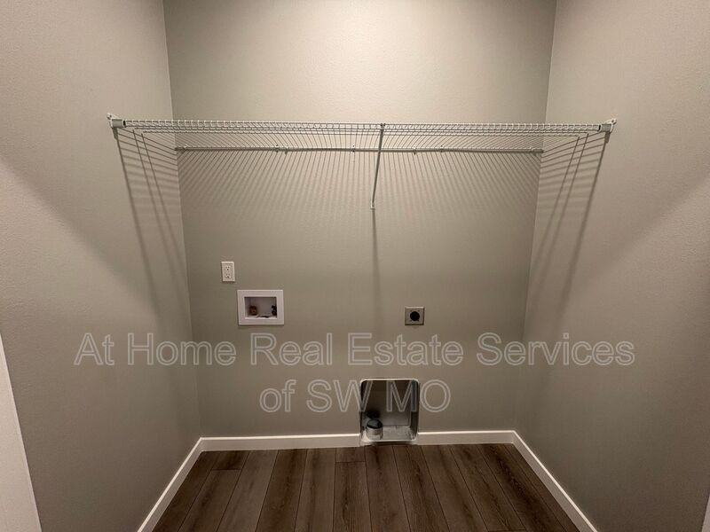 4930 W Minota St - Photo 5 of 10