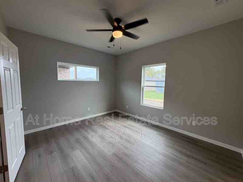 4930 W Minota St - Photo 6 of 10