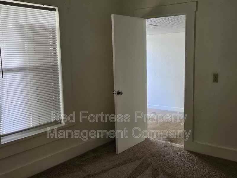 3810 Desoto Ave - Photo 5 of 5