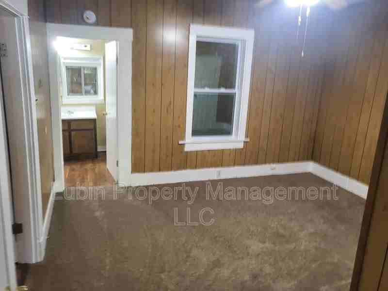 2527 Calvert Ave - Photo 2 of 5