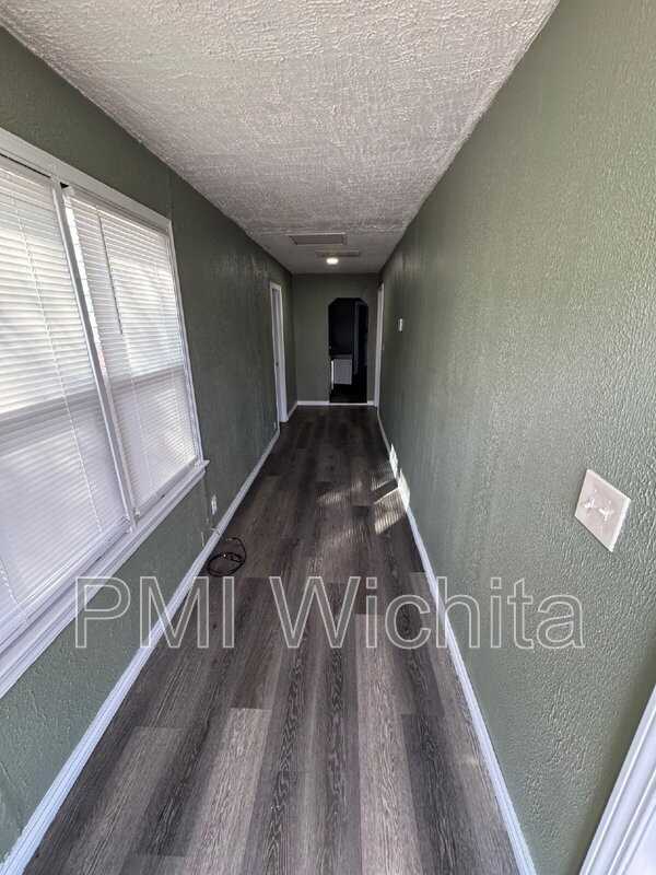 1931 S Washington Ave - Photo 2 of 10