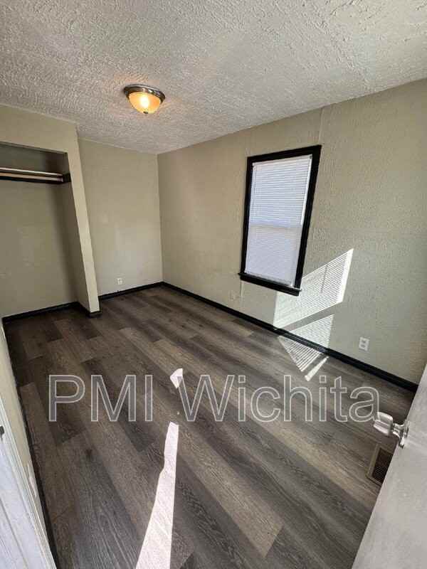 1931 S Washington Ave - Photo 3 of 10