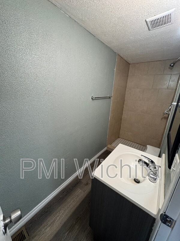 1931 S Washington Ave - Photo 4 of 10