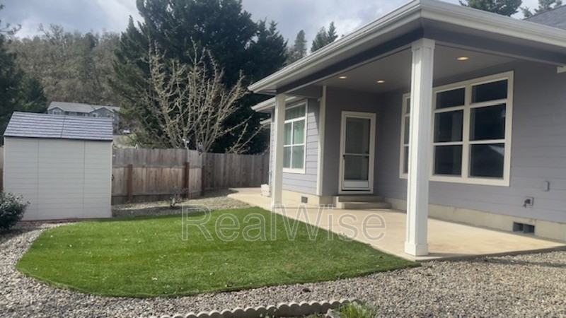 2365 Glenmar Dr - Photo 3 of 46