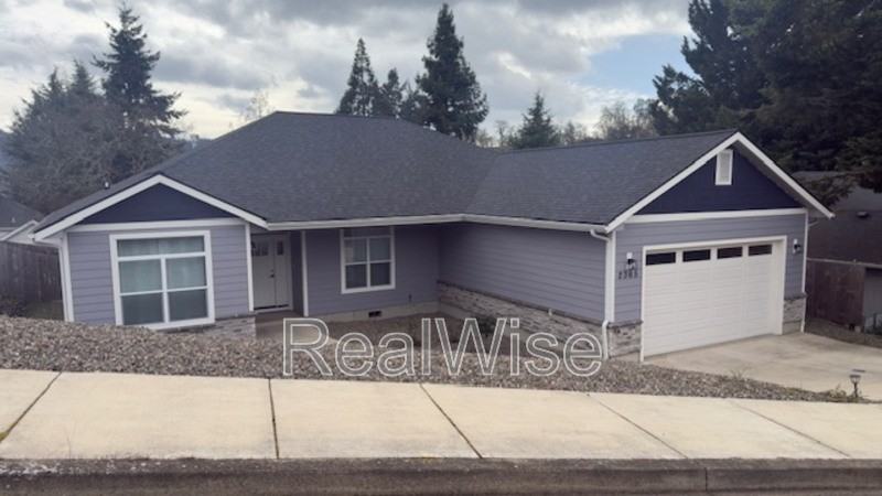 2365 Glenmar Dr - Photo 5 of 46