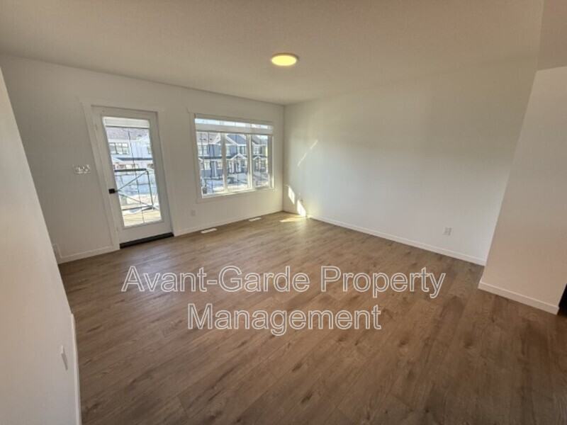 16 Elizabeth Gardens - Photo 2 of 33