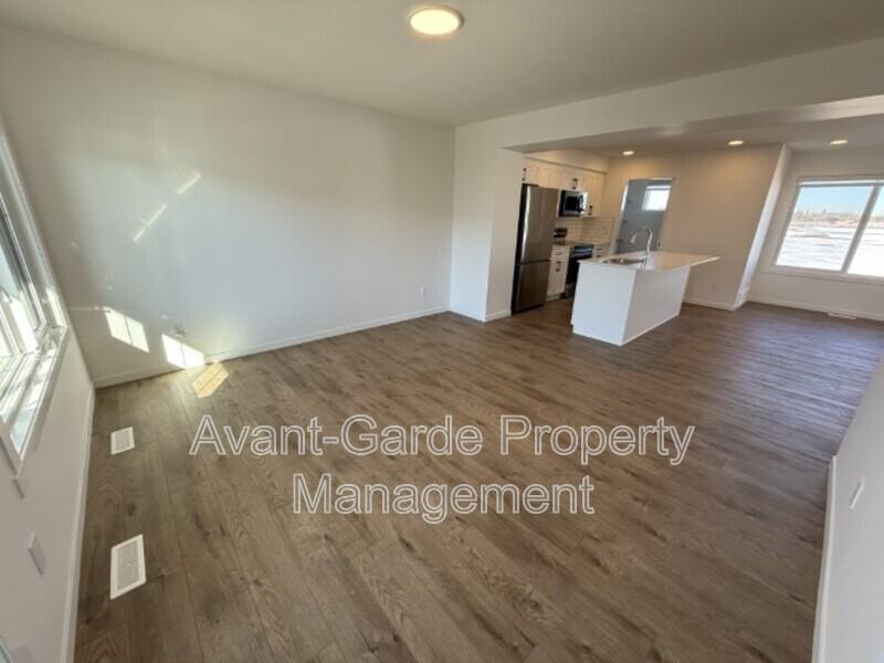 16 Elizabeth Gardens - Photo 3 of 33