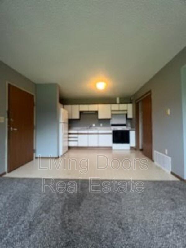 607 S Washington St #8 - Photo 4 of 21
