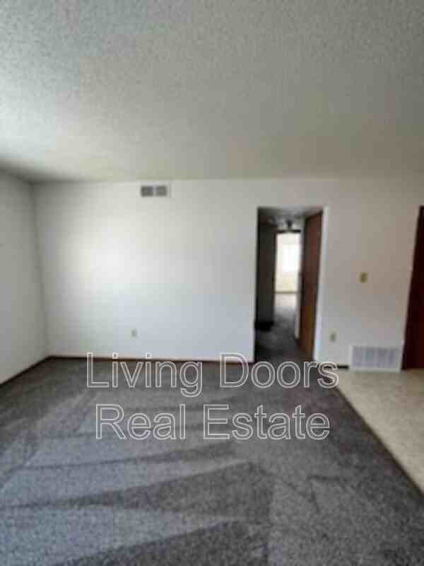 607 S Washington St #8 - Photo 7 of 21