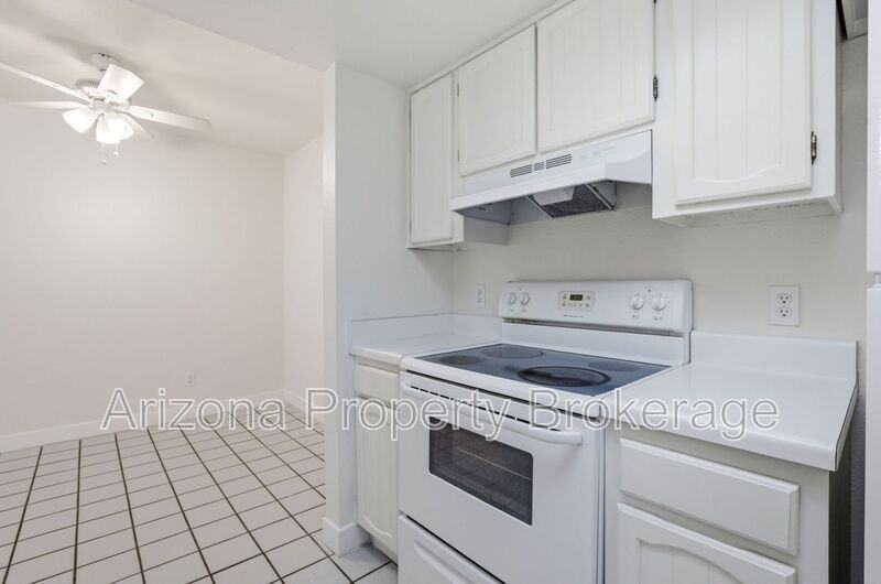 240 E Beck Ln - Photo 3 of 23