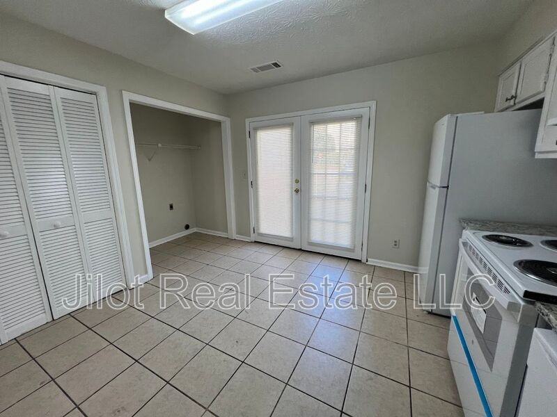 6690 Chupp Rd #B - Photo 7 of 14