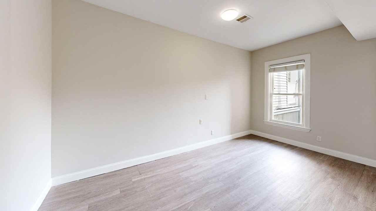 133 Paris Street133 Paris Street - 3 #3 - Photo 4 of 15