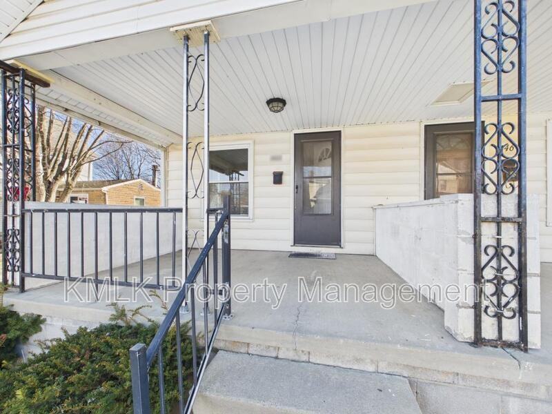 444 7th St - Photo 3 of 34