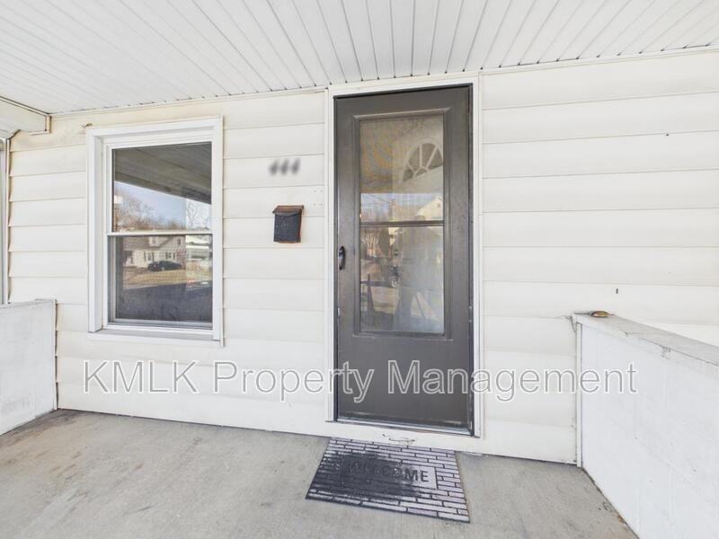 444 7th St - Photo 4 of 34