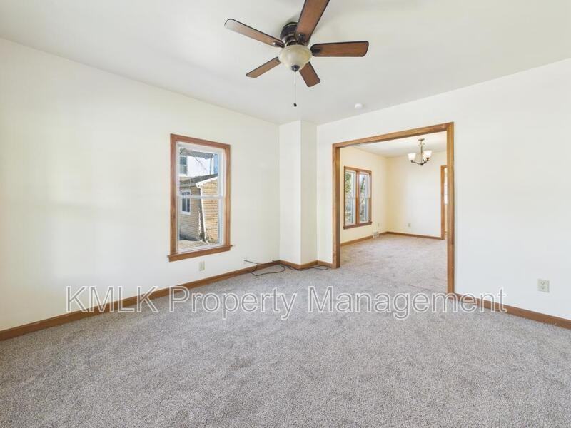 444 7th St - Photo 5 of 34