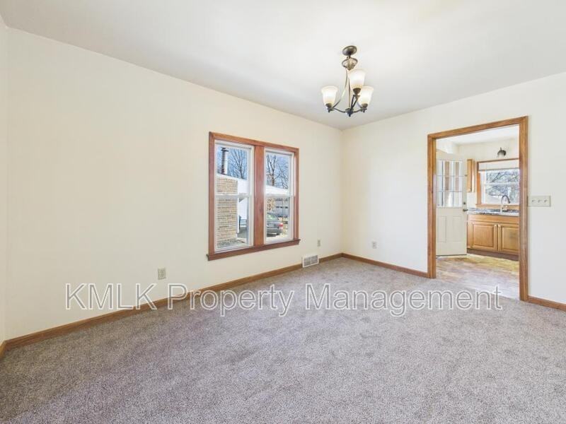 444 7th St - Photo 7 of 34