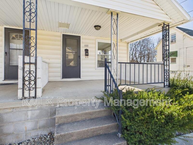 446 7th St - Photo 2 of 40