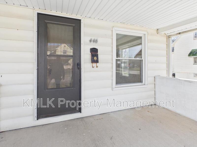 446 7th St - Photo 4 of 40