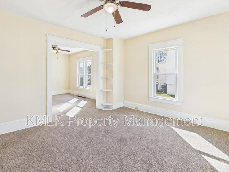 446 7th St - Photo 5 of 40