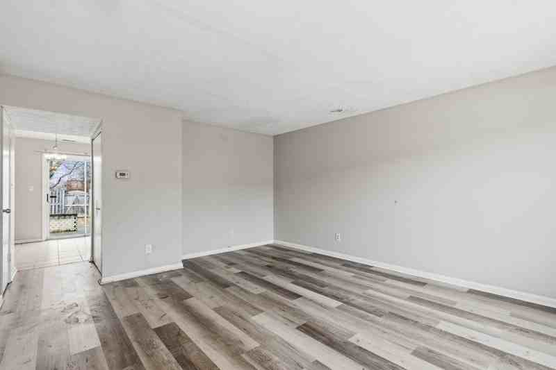 72 Chelmsford Ct - Photo 2 of 17