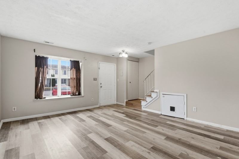 72 Chelmsford Ct - Photo 3 of 17