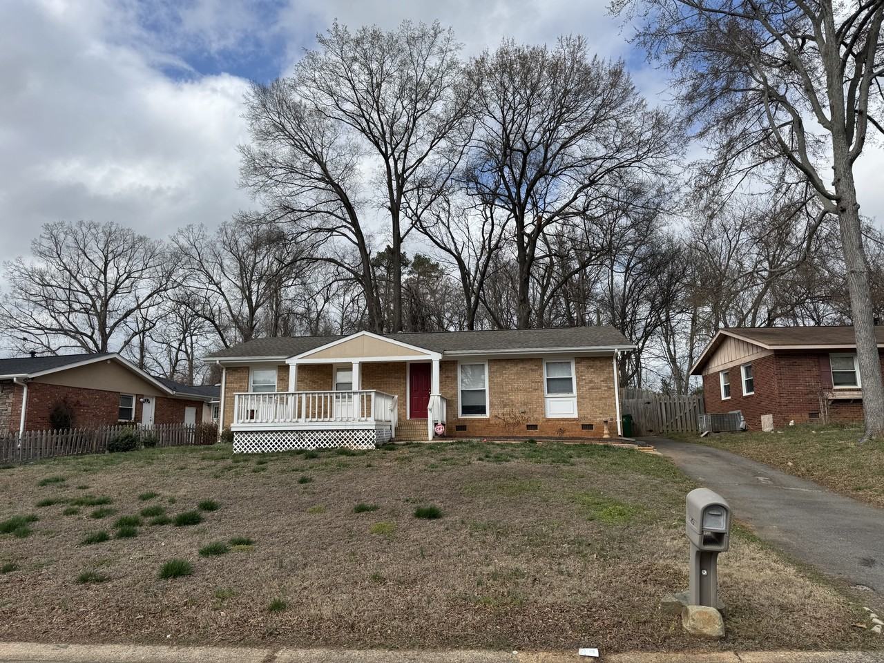 1009 Dunleigh Dr #1 - Photo 2 of 22