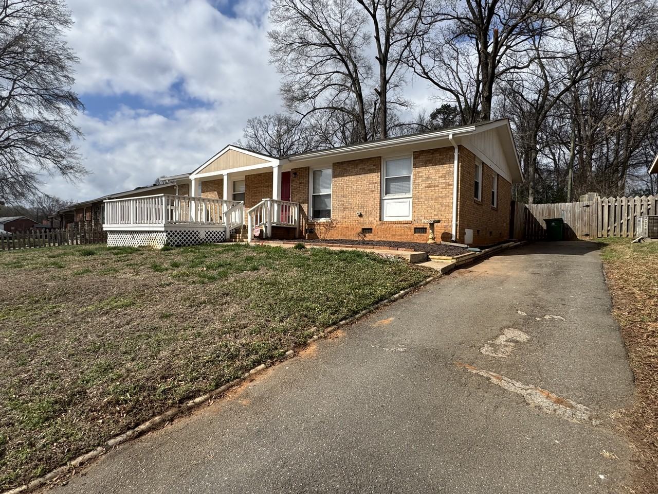 1009 Dunleigh Dr #1 - Photo 3 of 22