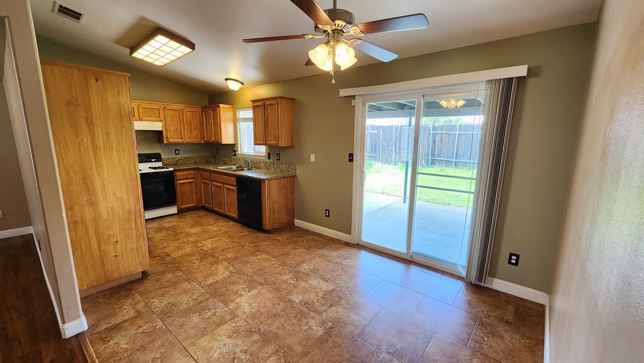 409 Harvest Creek Rd #1 - Photo 5 of 23