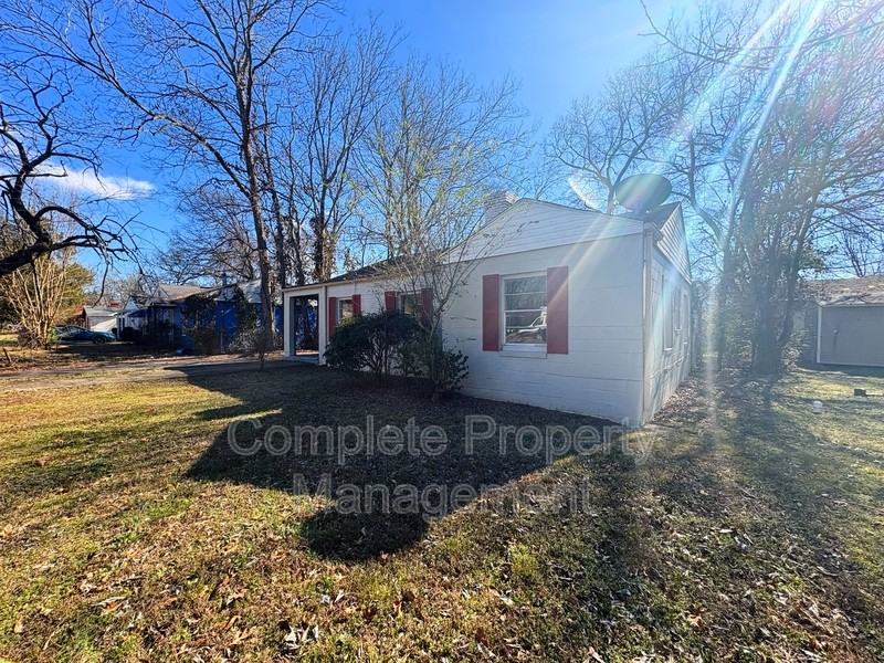 1933 Saint Charles Ct Sw - Photo 2 of 16