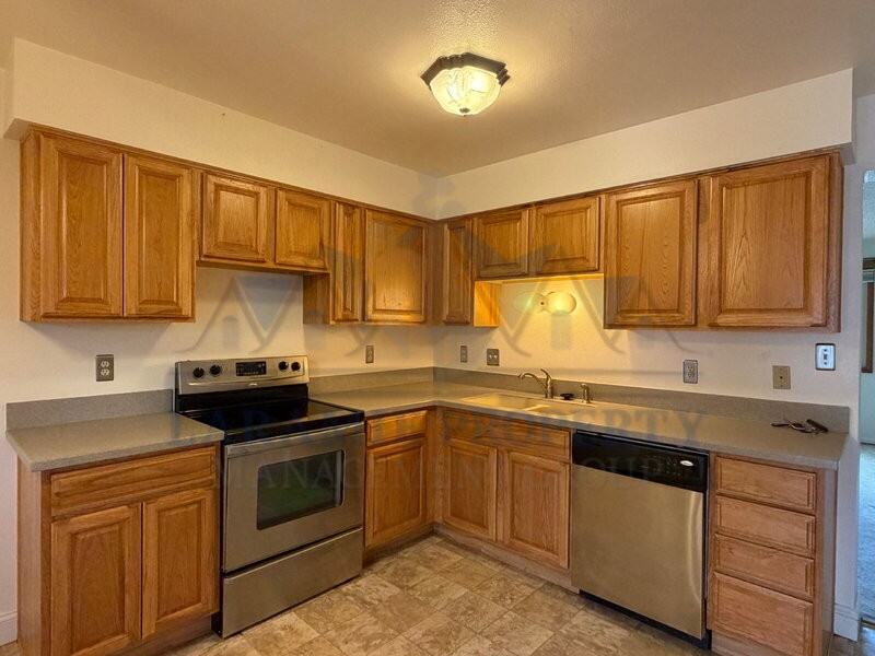 1266 N 19th St - Photo 6 of 19