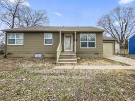 5439 N Indiana Ave - Photo 1 of 1