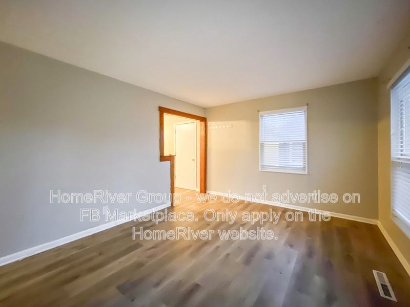 5439 N Indiana Ave - Photo 3 of 19
