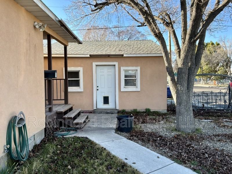 385 Fir St - Photo 2 of 25