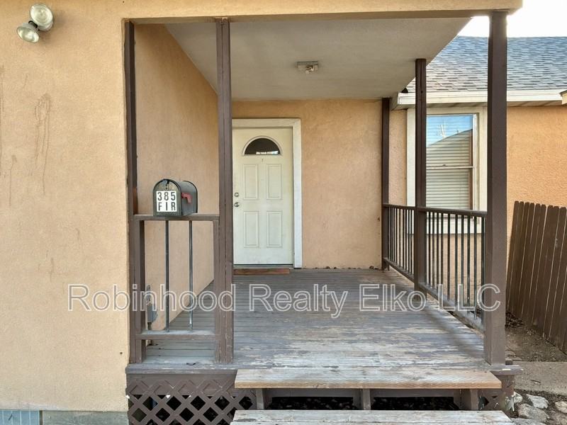 385 Fir St - Photo 3 of 25