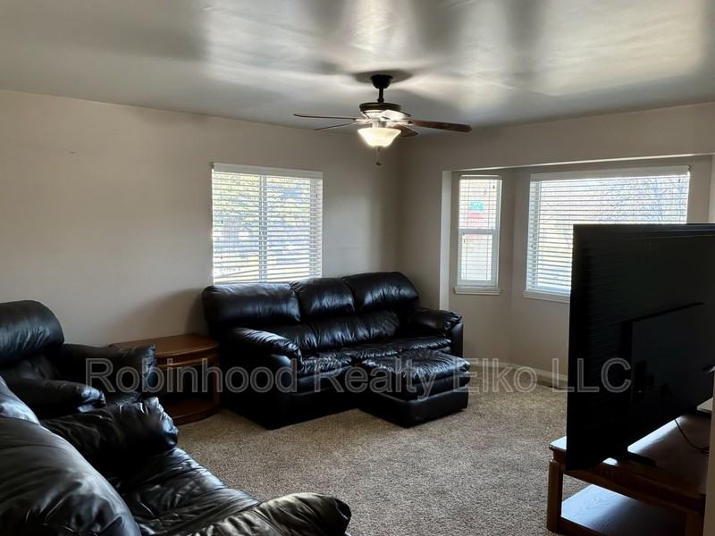 385 Fir St - Photo 4 of 25