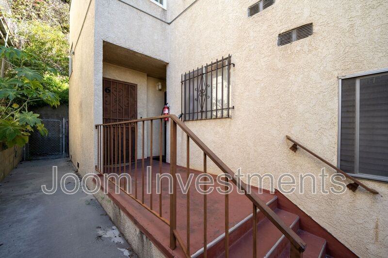 911 W College St - Photo 3 of 19