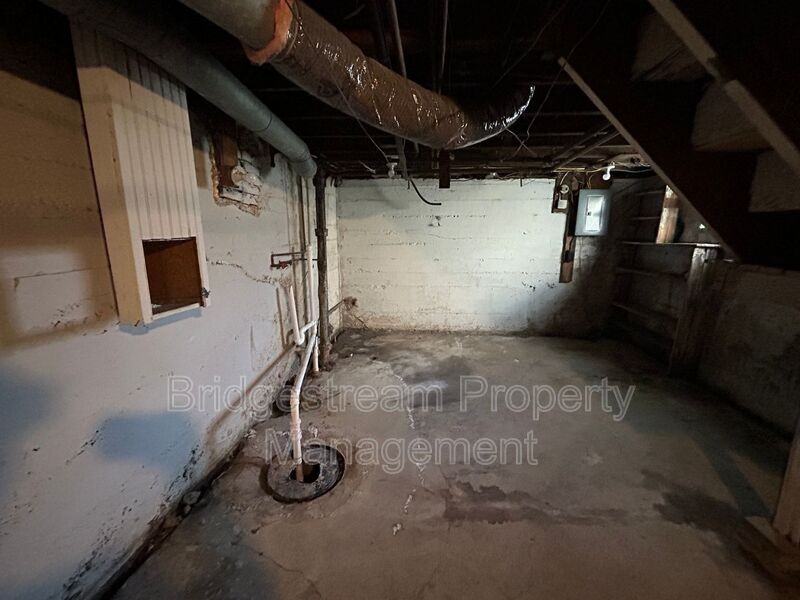 1038 Walnut Hill Pl - Photo 2 of 13