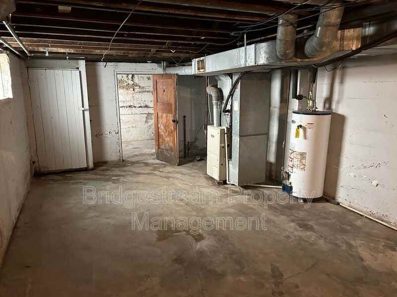 1038 Walnut Hill Pl - Photo 3 of 13