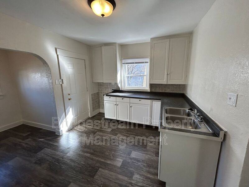 1038 Walnut Hill Pl - Photo 7 of 13