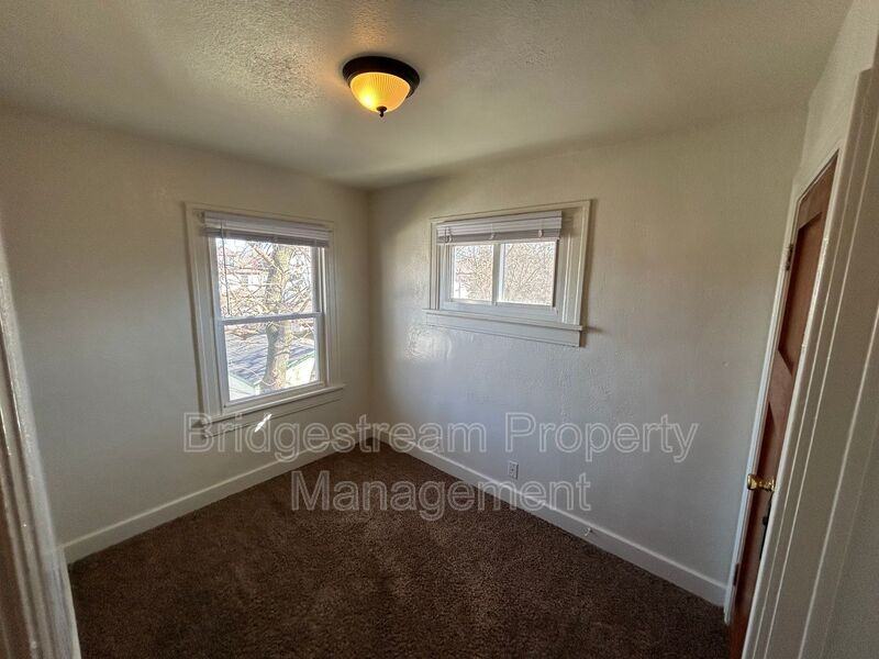 1038 Walnut Hill Pl - Photo 7 of 11