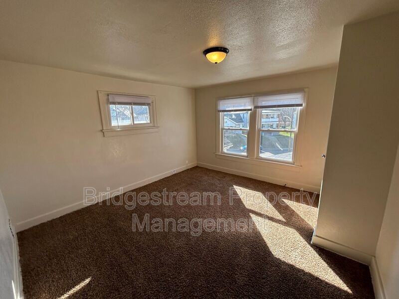 1038 Walnut Hill Pl - Photo 5 of 11