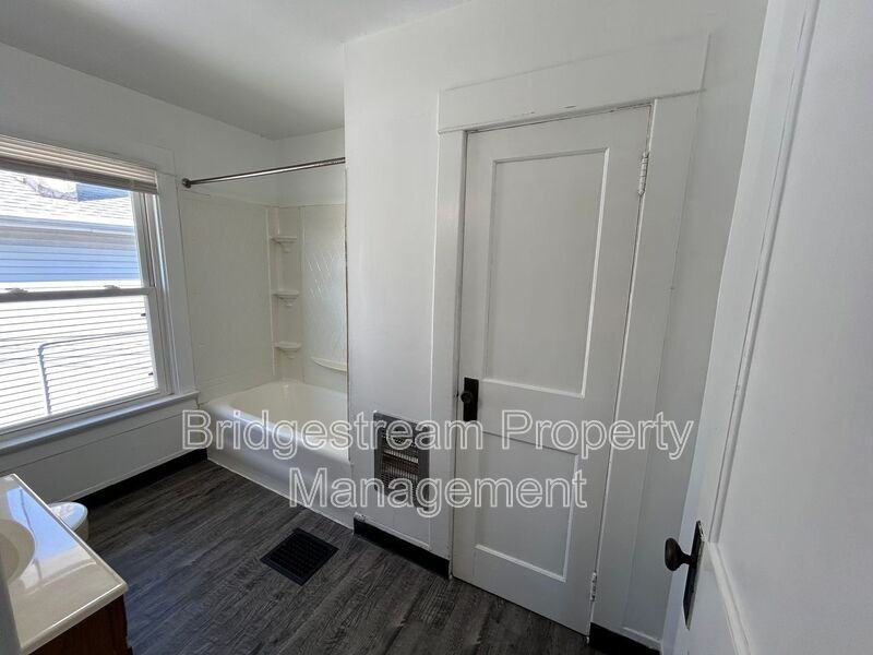 1116 Watervliet Ave #A - Photo 4 of 16