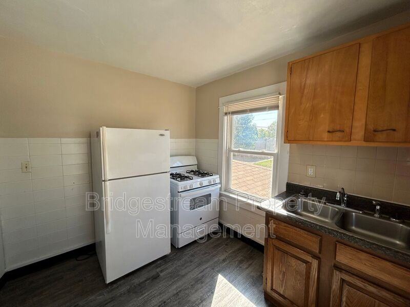 1116 Watervliet Ave #A - Photo 5 of 16