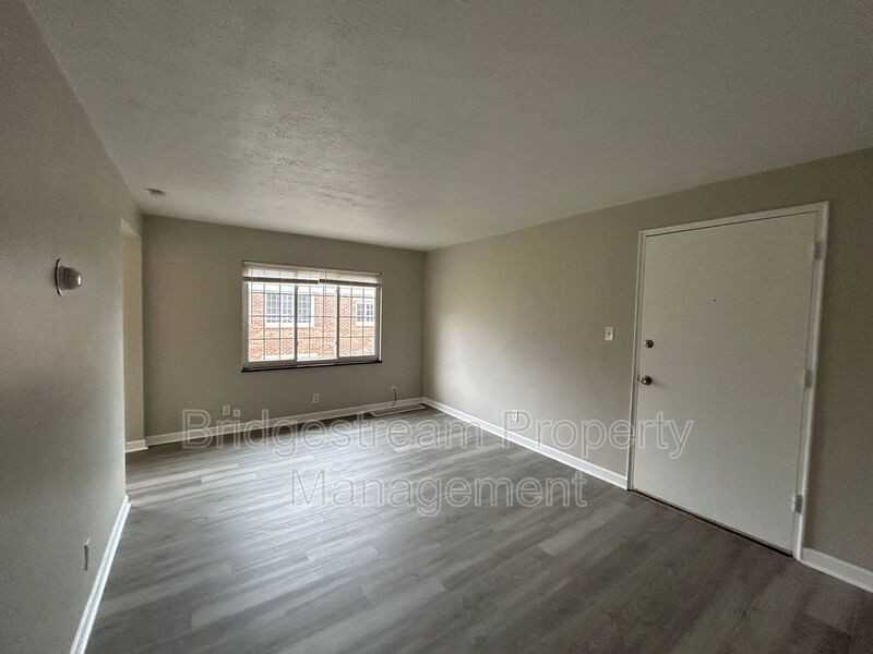 1930 W Schantz Ave #4 - Photo 3 of 6