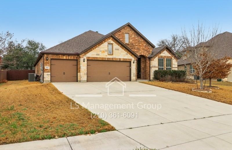 1041 Water Oak - Photo 4 of 48