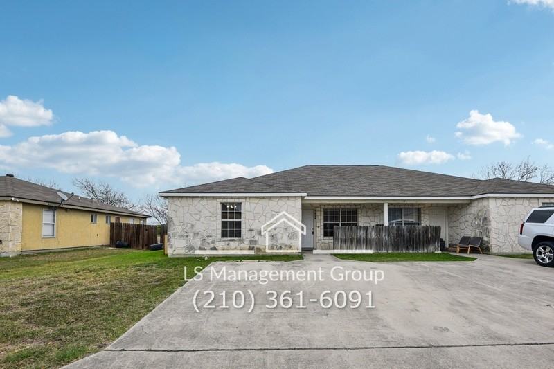 7636 Oak Chase - Photo 3 of 41