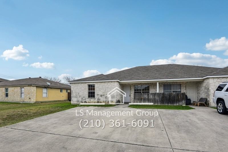 7636 Oak Chase - Photo 5 of 41