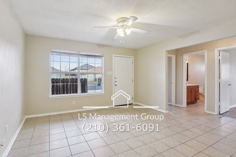 7636 Oak Chase - Photo 6 of 41